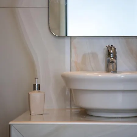 Jolandas Apartment *